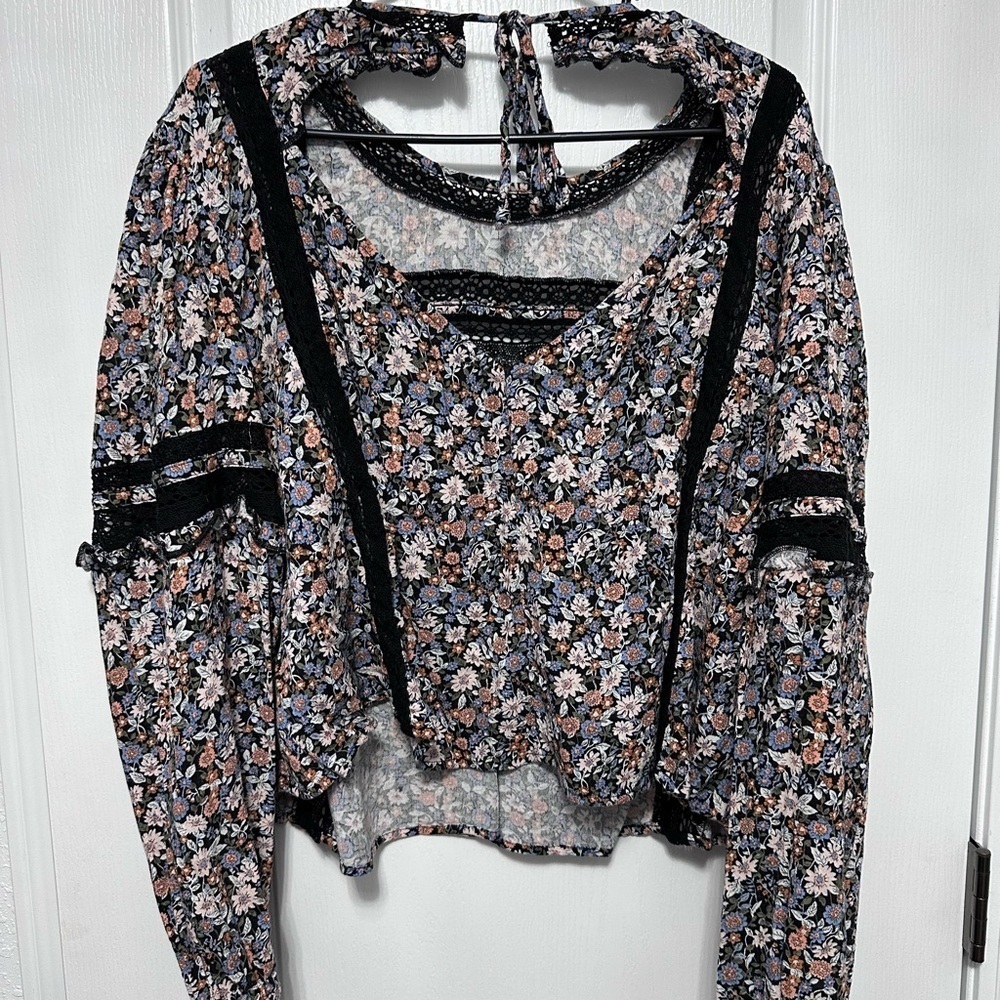 American Eagle Keyhole Back Blouse - Picture 5 of 5